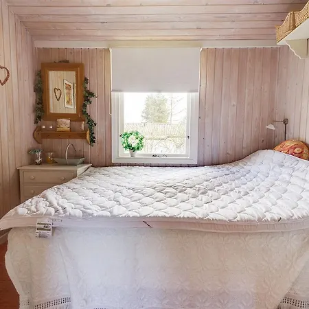 Three-bedroom Holiday In * Hals